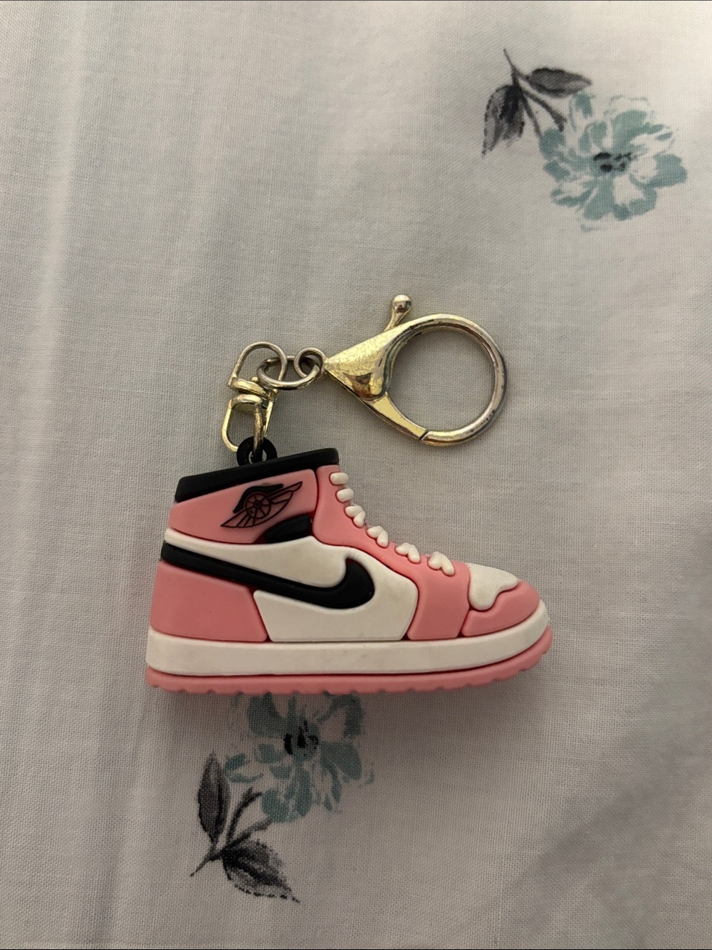 Sneaker Keychain - Picture 2 of 2